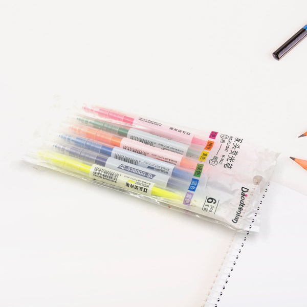 Dual-tip highlighter pens in various colors