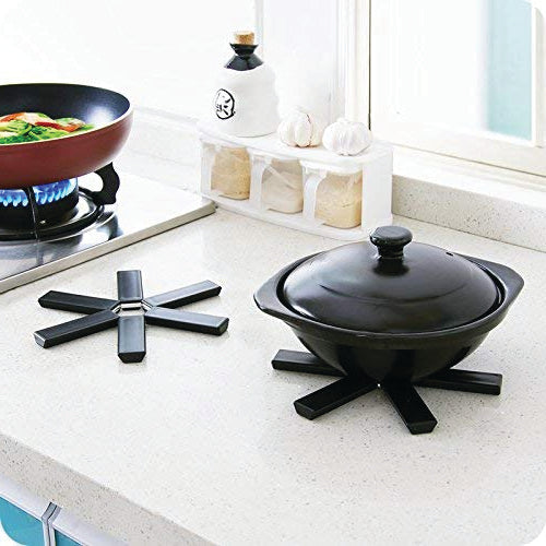 Foldable heat-resistant kitchen hot mat with non-slip design.